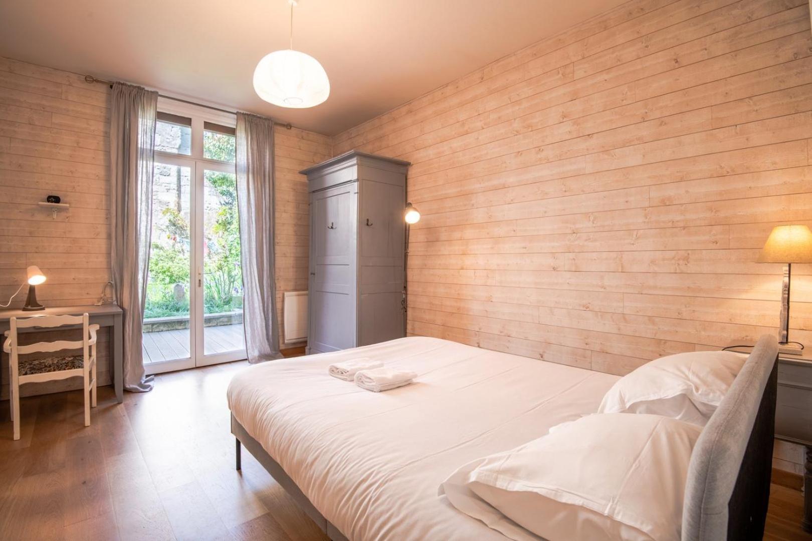 In The Heart Of Silence - House Tours